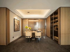 配上BV式的皮革包